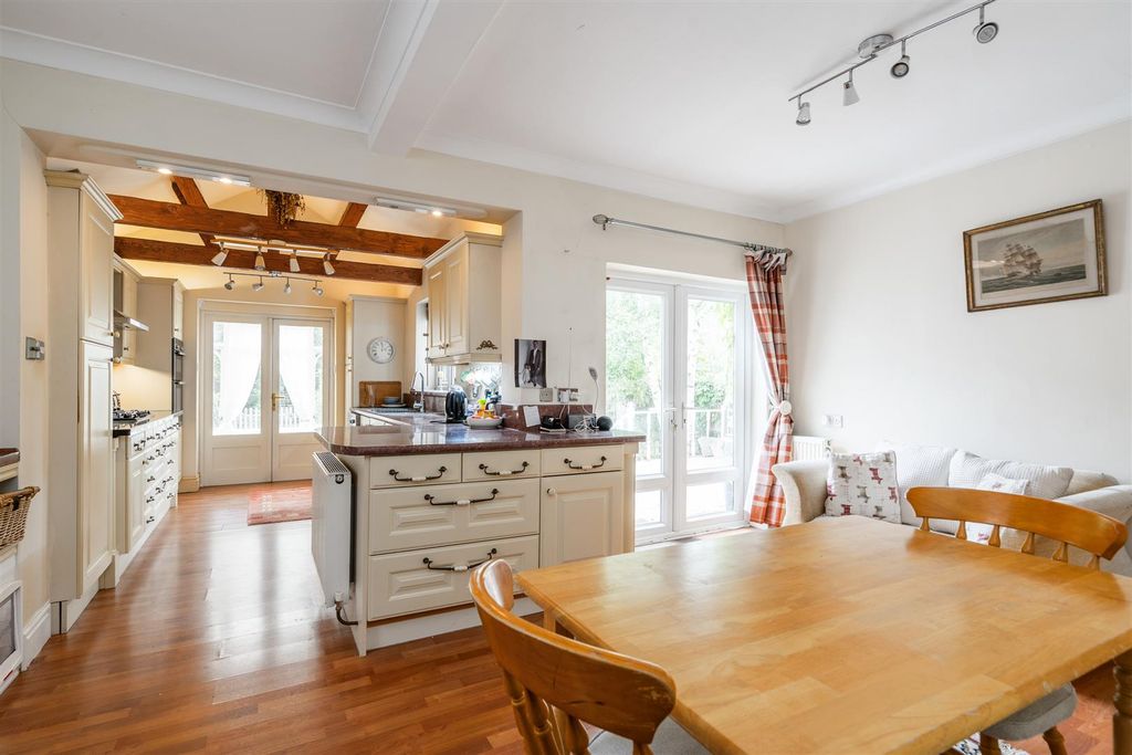 Property photo 3 of 24 642 Streetsbrook Road_19.Jpg