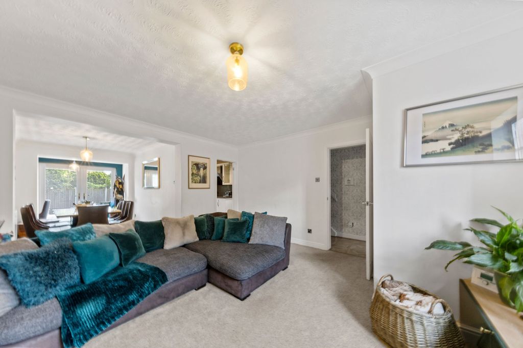 Property photo 2 of 24