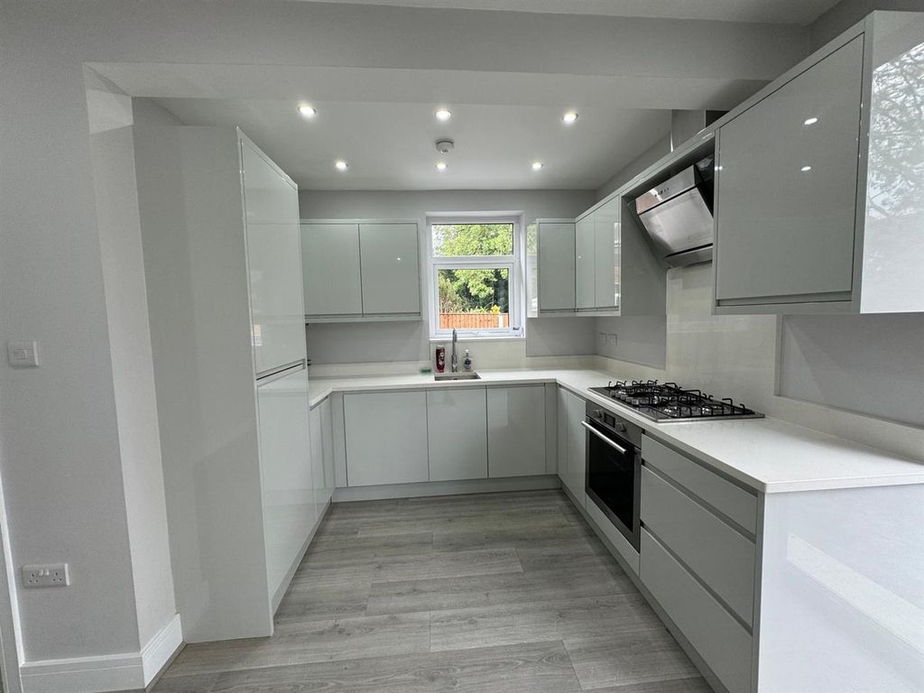 Property photo 3 of 11 99502A4A-Bcdf-4c61-Aac2-2d982E21A53F.Jpg