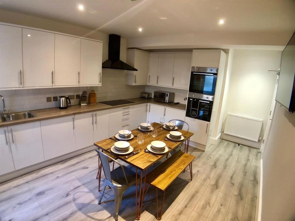 Property photo 3 of 3