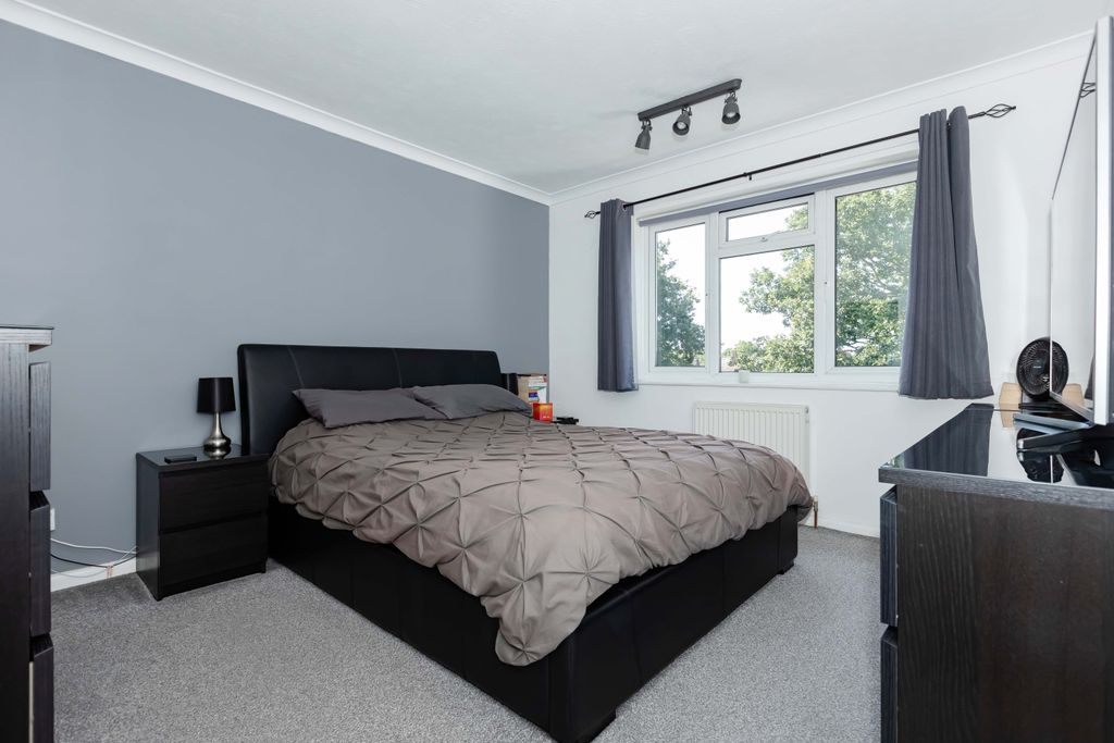 Property photo 3 of 12 Sunningdale