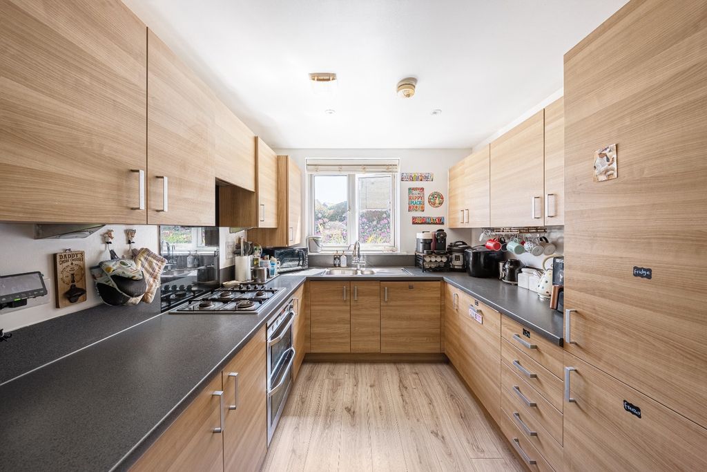 Property photo 3 of 16 5067703