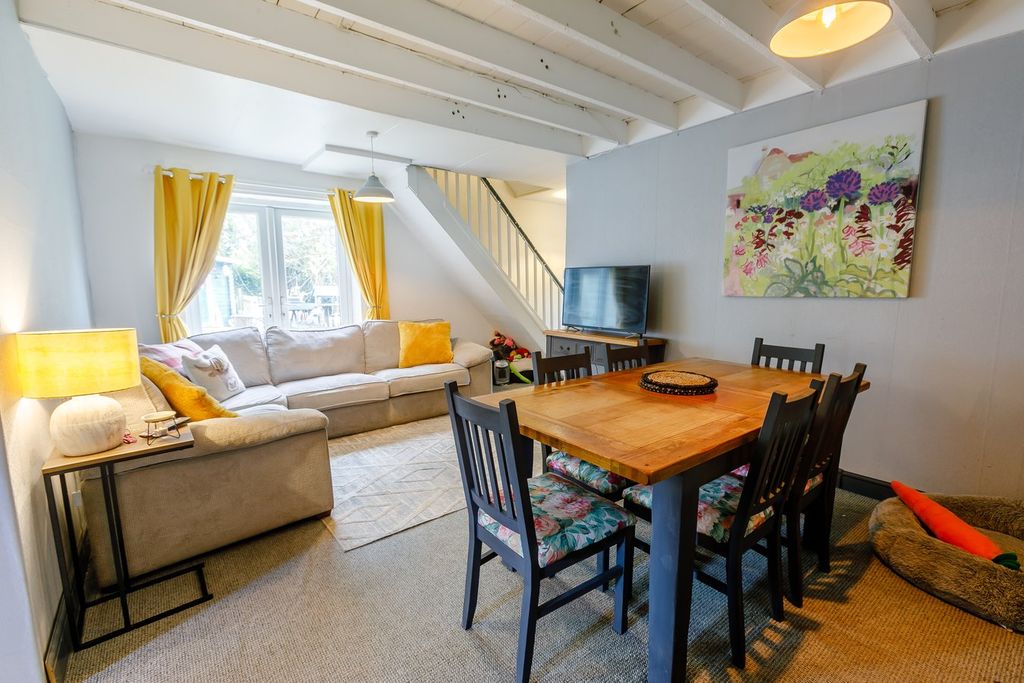 Property photo 3 of 28