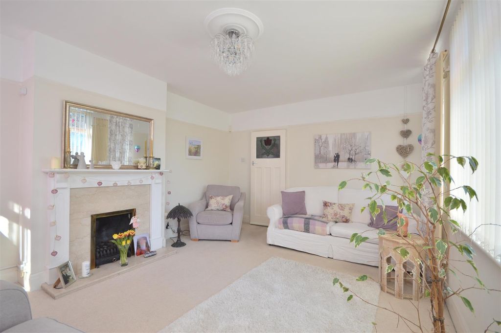 Property photo 3 of 25 Sitting Room