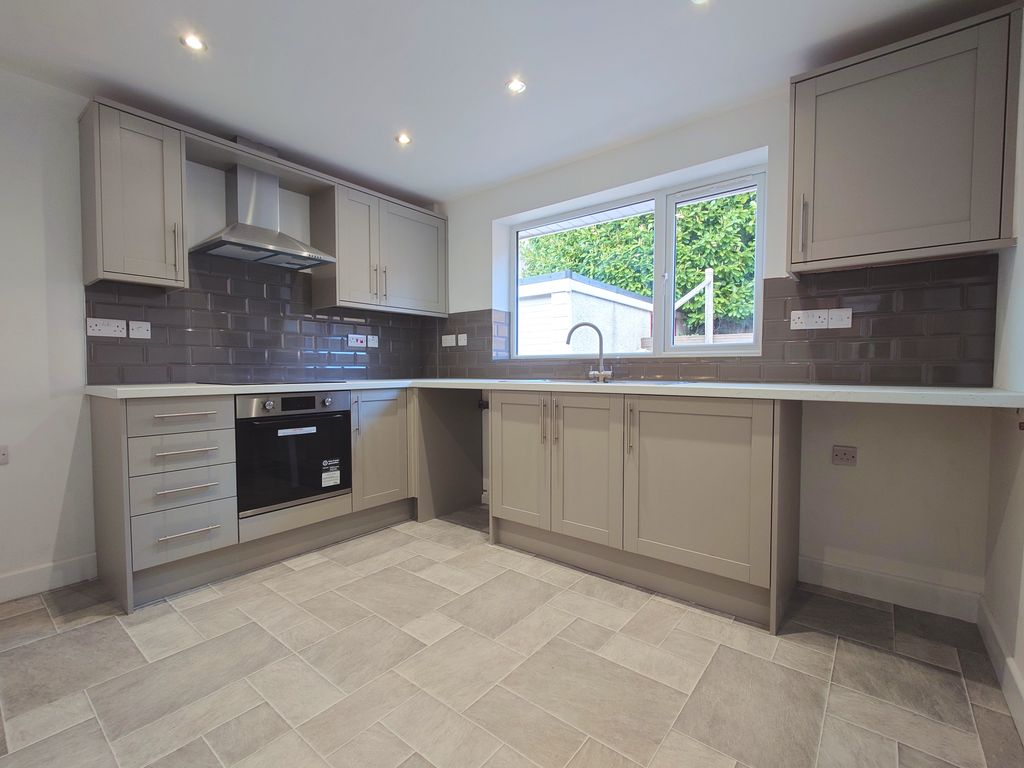 Property photo 2 of 28