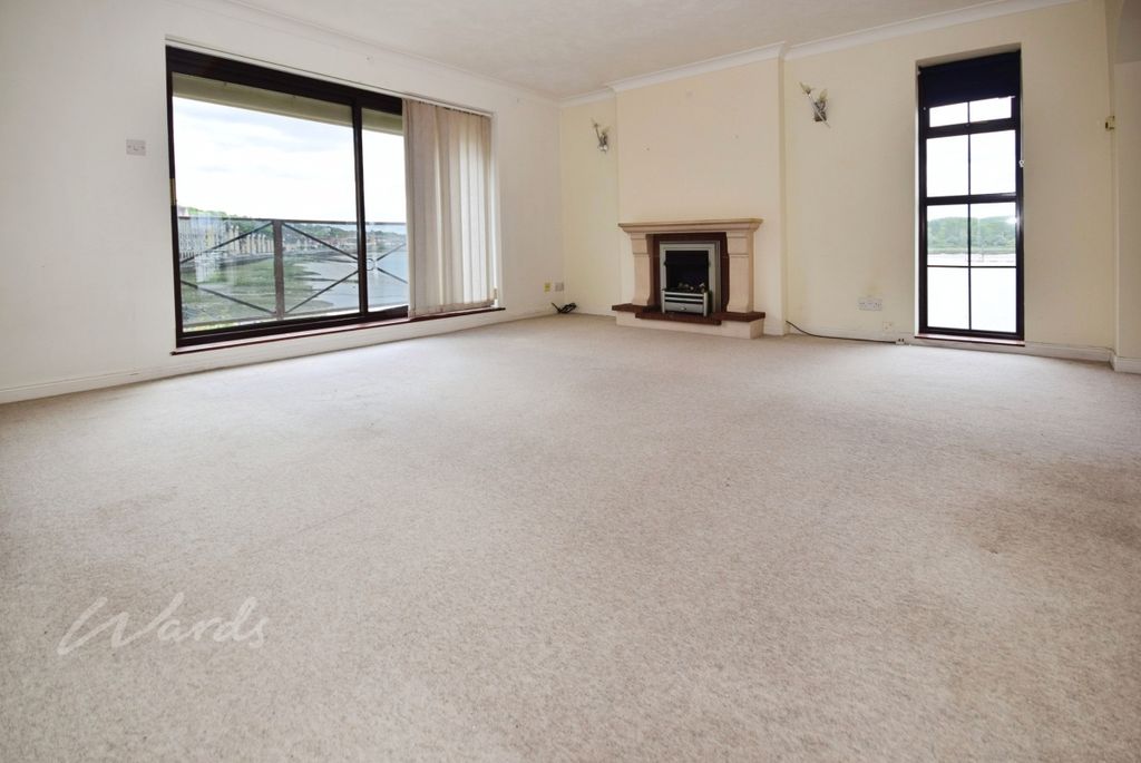 Property photo 2 of 15 Hathaway Lounge