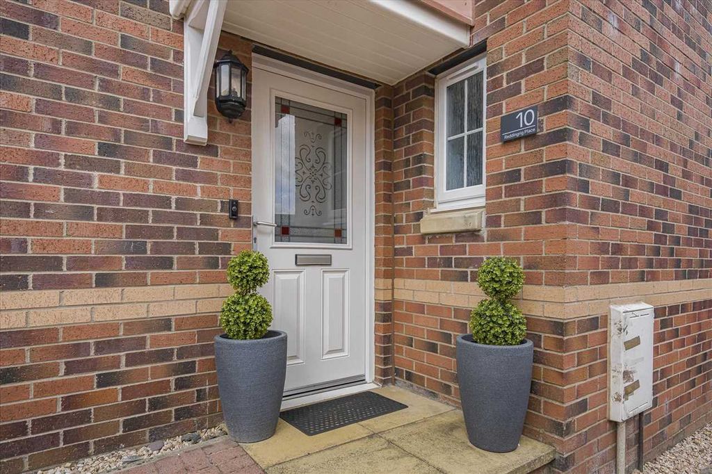 Property photo 2 of 28