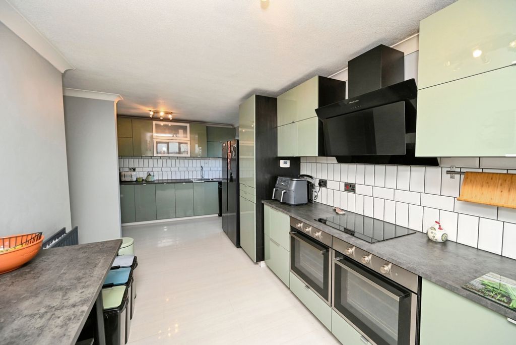 Property photo 3 of 22 Pbox-Img.Jpg