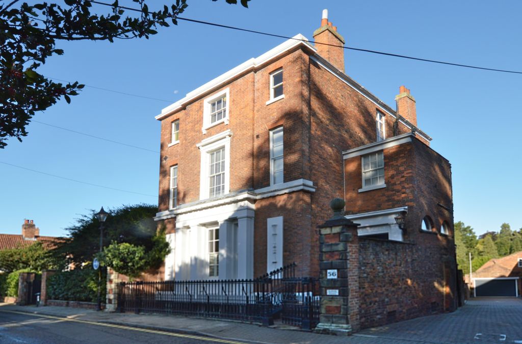 Property photo 2 of 35