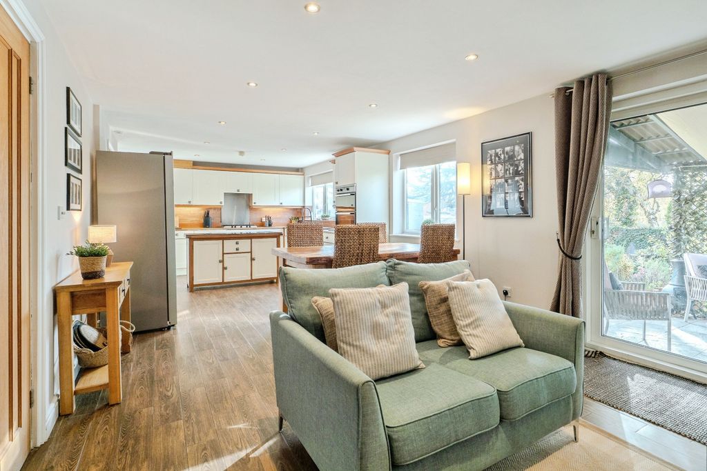 Property photo 3 of 24 Living/Kitchen/Diner