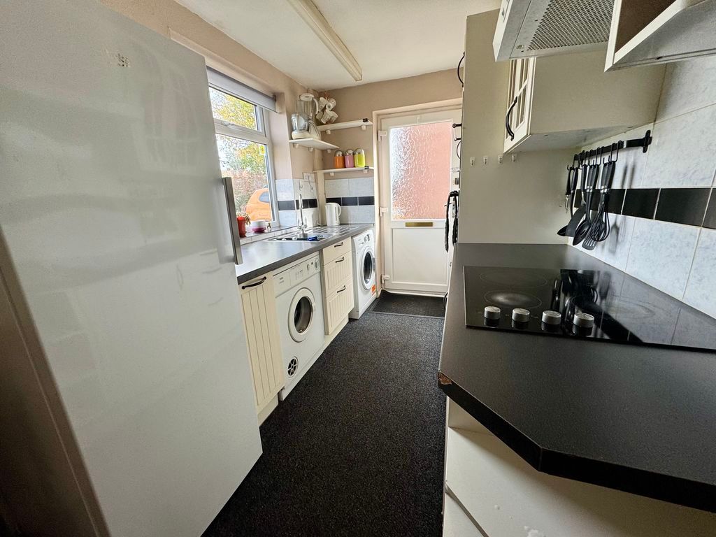Property photo 2 of 18 Kitchen