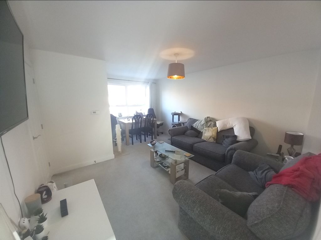 Property photo 2 of 11 Lounge