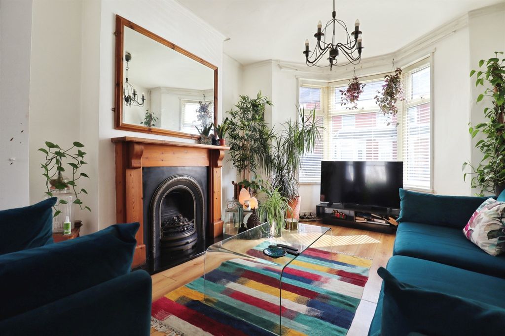 Property photo 2 of 17