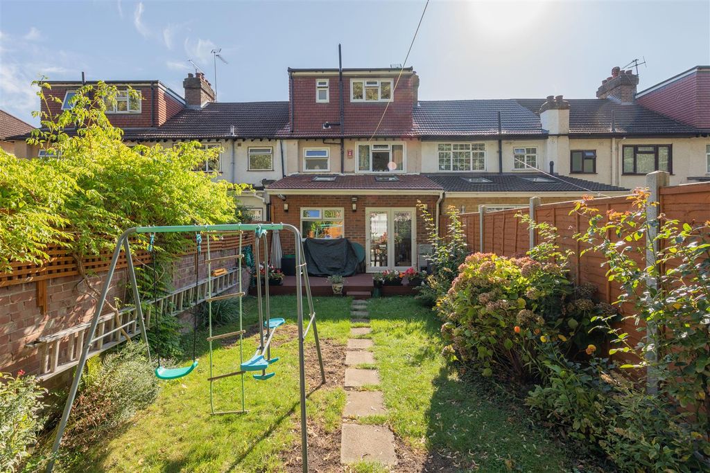 Property photo 3 of 30 Alpha Road, E4