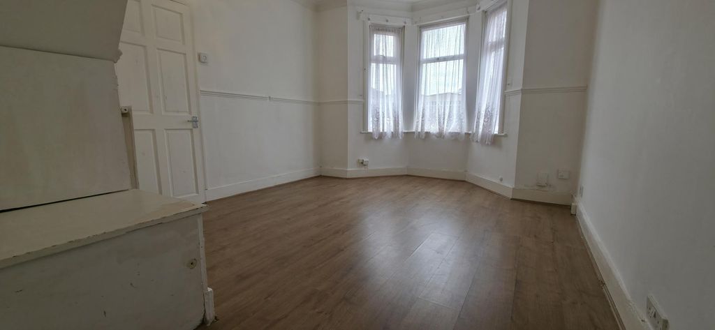 Property photo 3 of 13 Photo 2