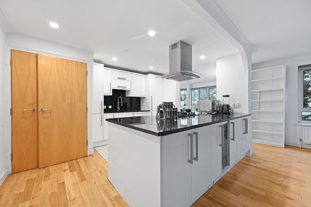 Property photo 2 of 12 Tec - 5 Finch Lodge - Kitchen3 (1).Jpg