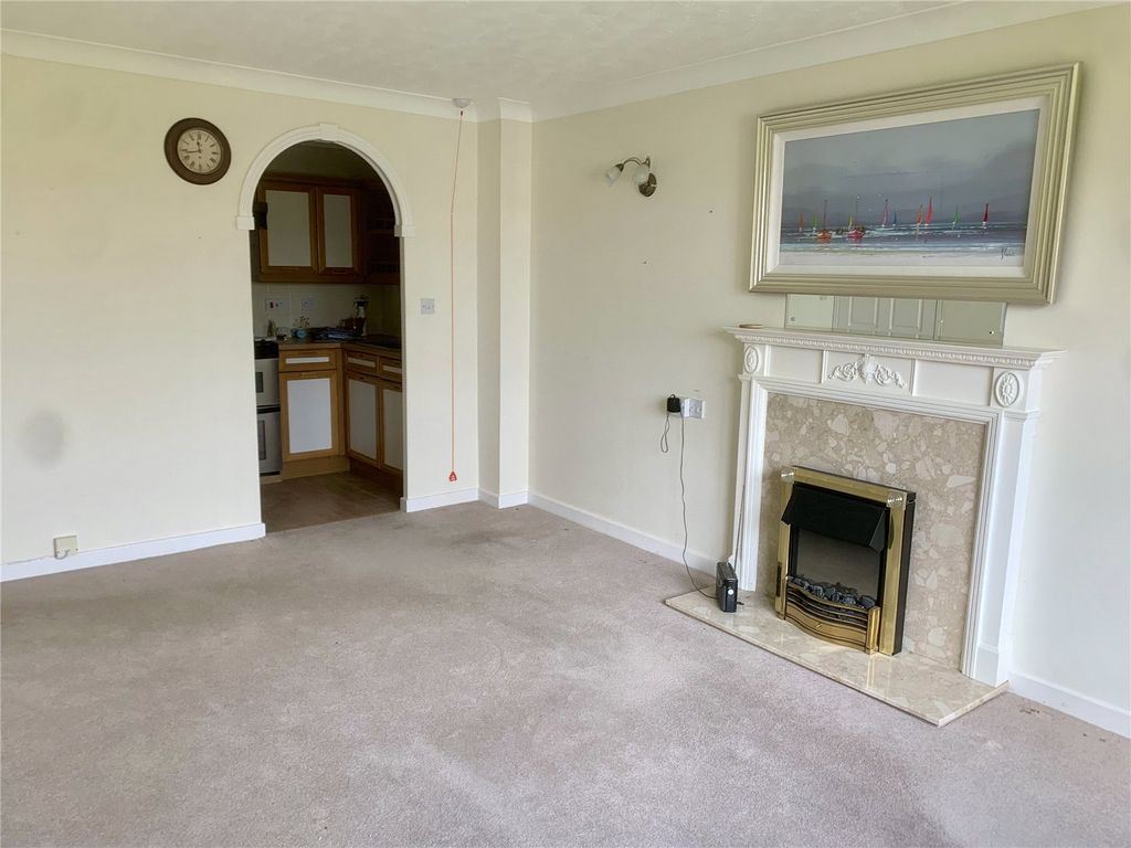 Property photo 1 of 11 Living Room