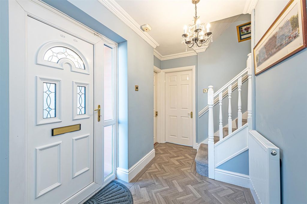 Property photo 3 of 32 Entrance Hall