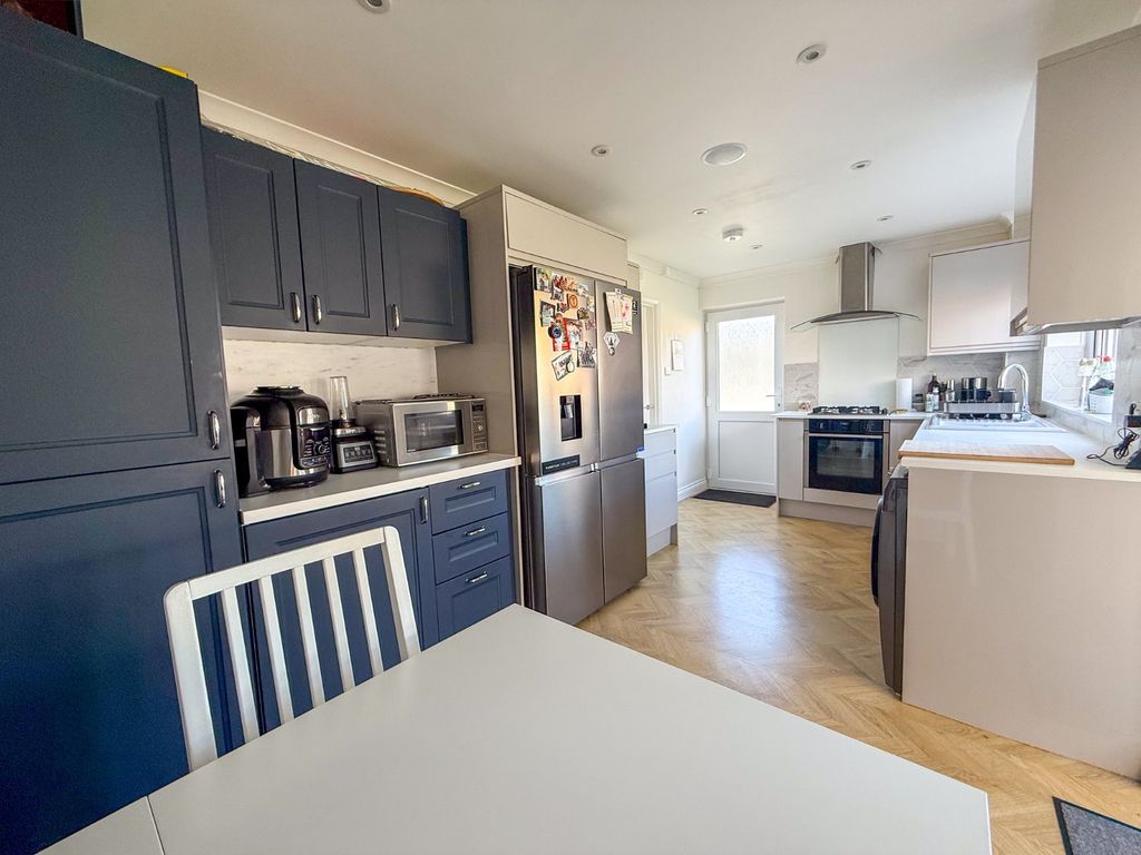 Property photo 3 of 18 Kitchen Diner