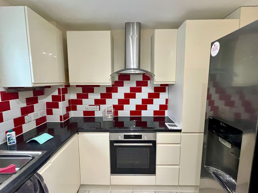 Property photo 3 of 12 Image -09