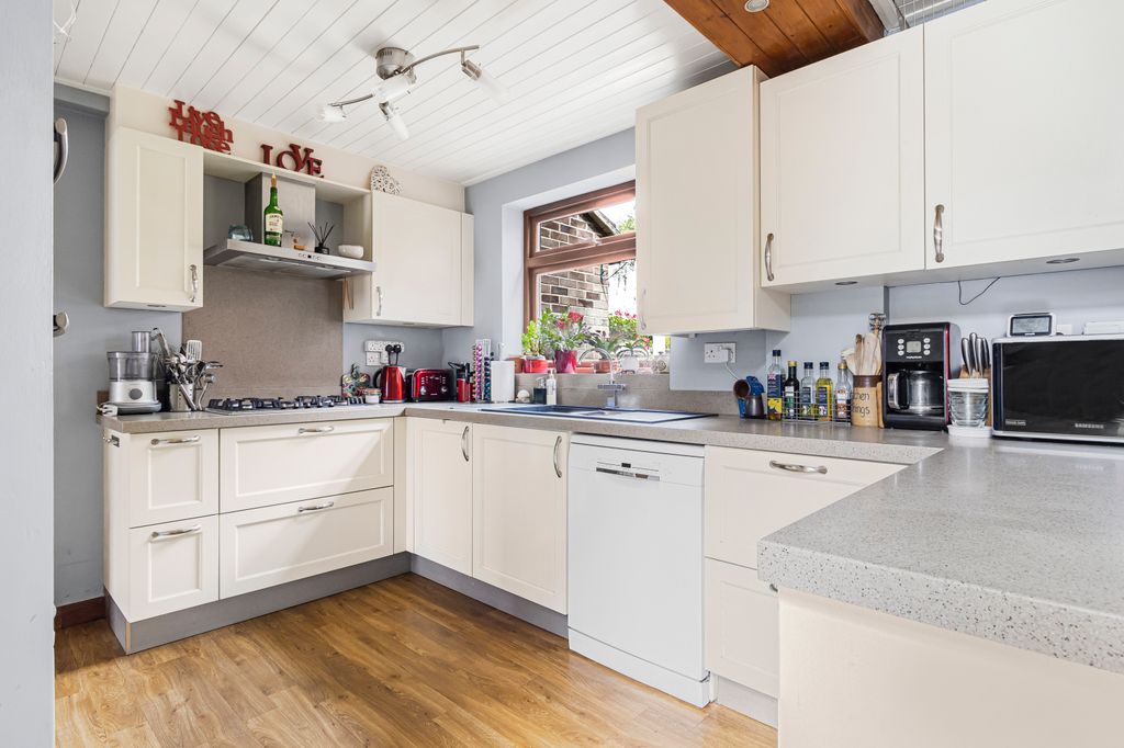 Property photo 2 of 25 759018