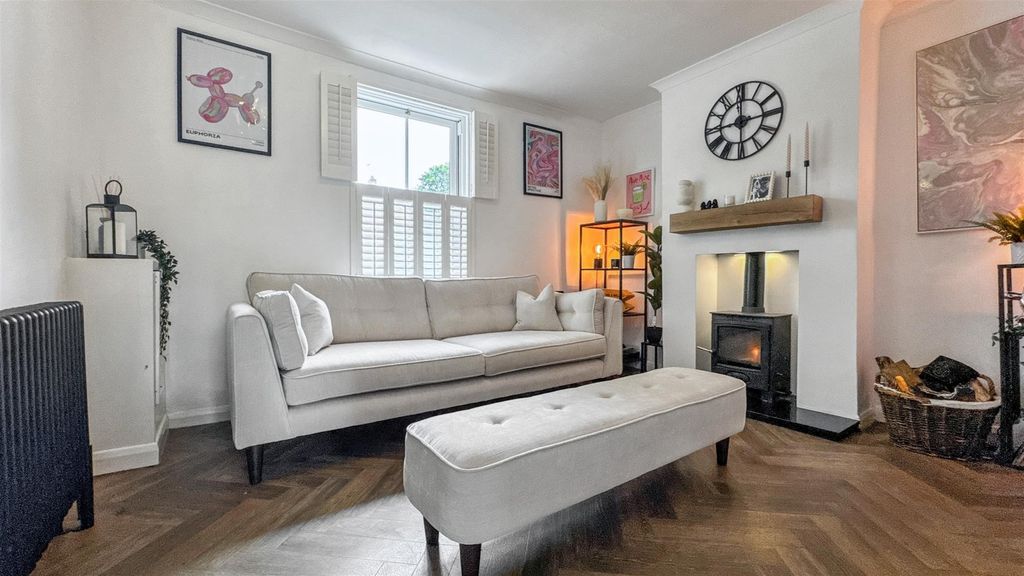 Property photo 2 of 11 Lounge