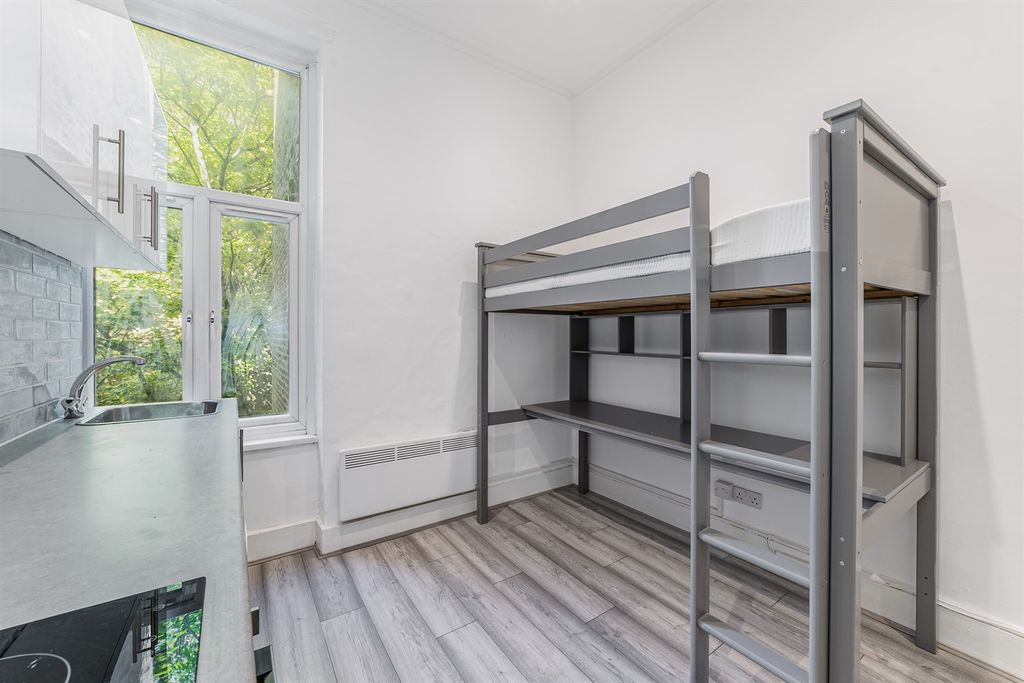 Property photo 1 of 6 (Main)