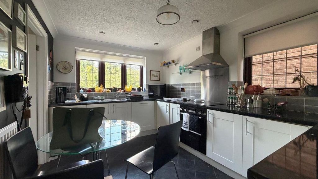 Property photo 2 of 16 85739772-A6dc-456A-93B7-54B64465Edae.Jpg