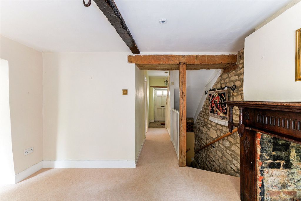 Property photo 3 of 14 Hall