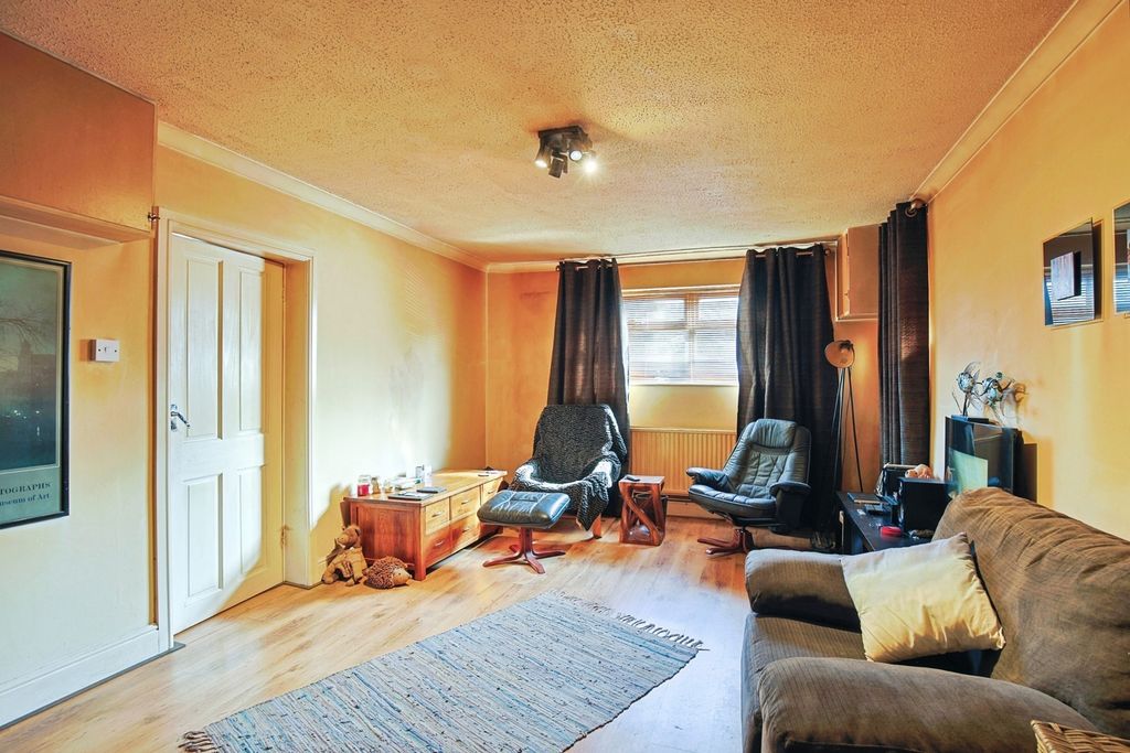 Property photo 2 of 15 Pbox-Img.Jpg