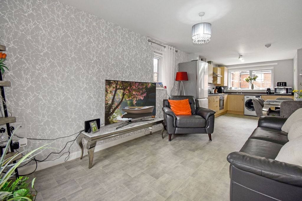 Property photo 3 of 14