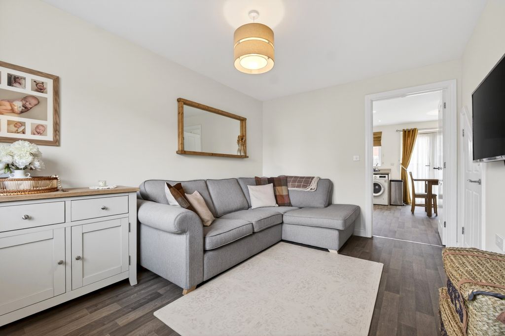 Property photo 2 of 11 Living Room