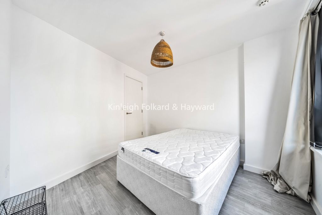 Property photo 3 of 19 ee7E14A9-192A-43Cb-9