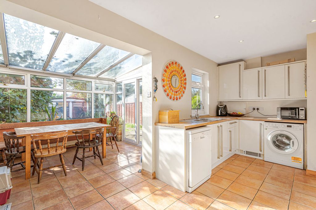 Property photo 3 of 16 Kitchen