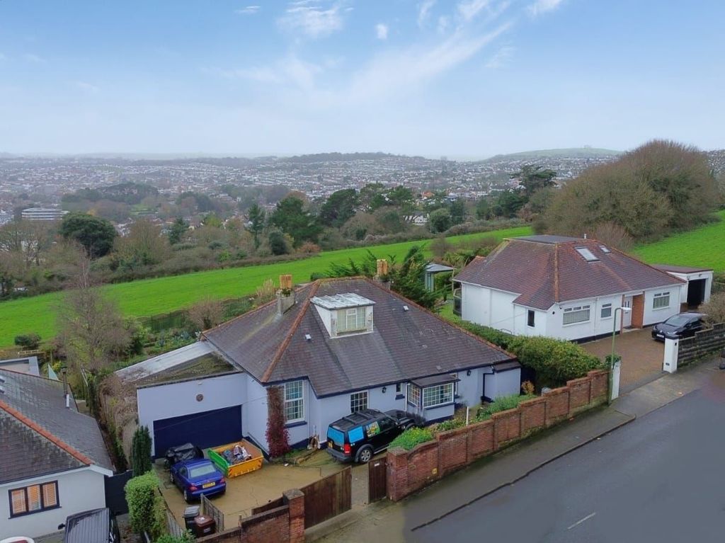 Property photo 2 of 21