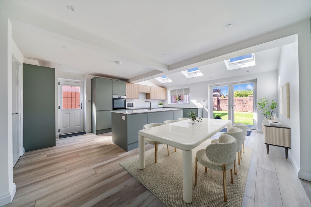 Property photo 2 of 16 Kitchen-Diner-1-1293765-26-682611634Abda-Arw-Compl