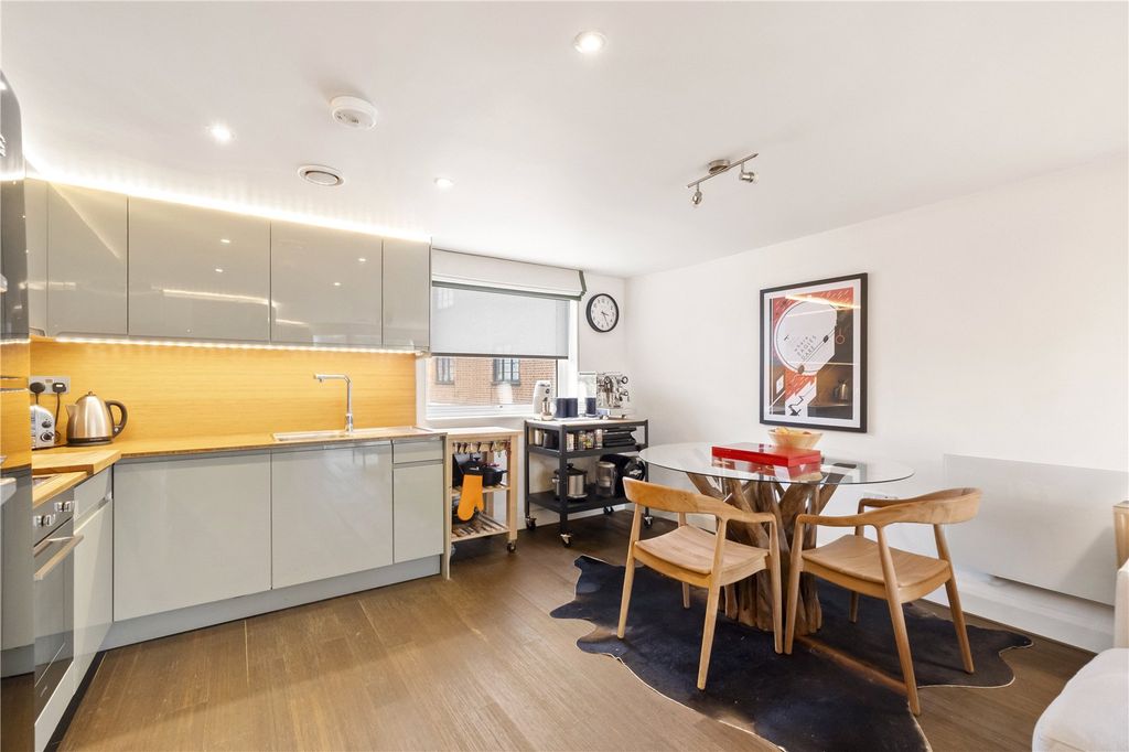 Property photo 2 of 14 Kitchen