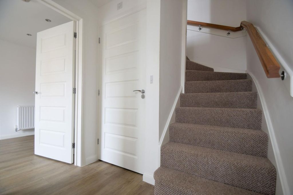 Property photo 3 of 8 Hallway