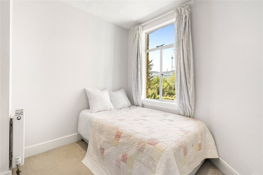 Property photo 3 of 7 Bedroom