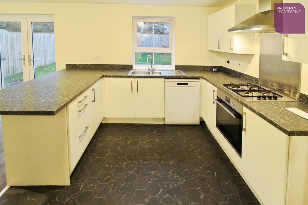 Property photo 3 of 15 Dining Kitchen