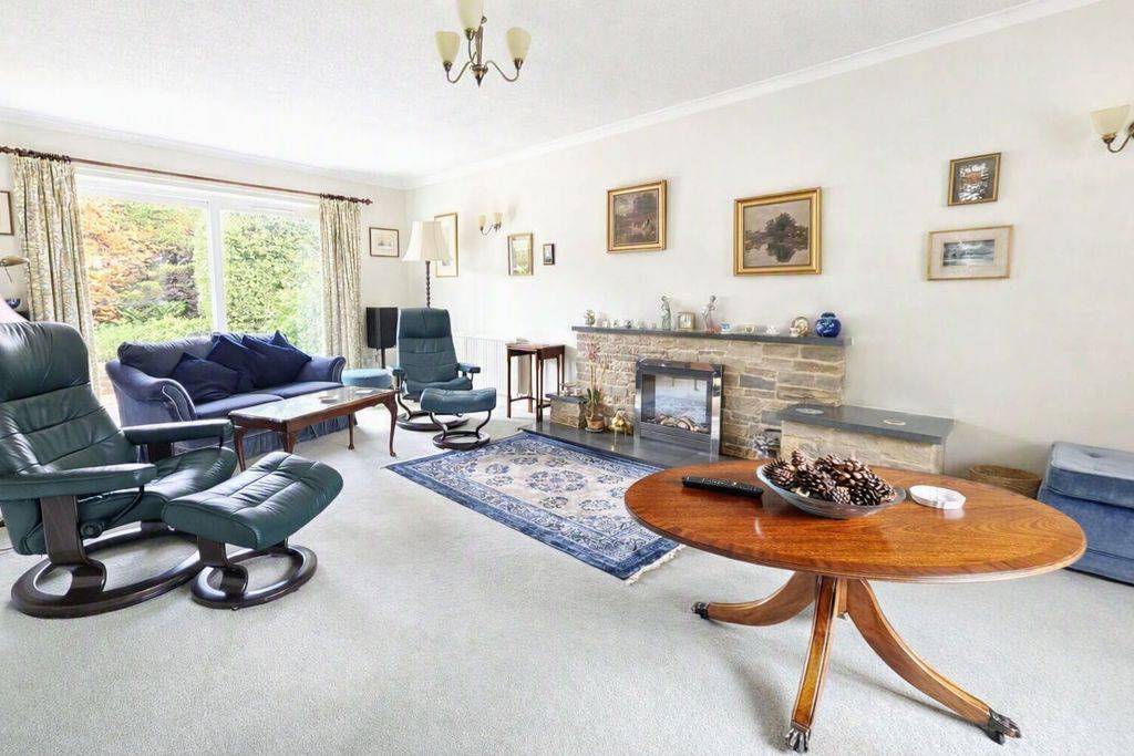 Property photo 3 of 15 Lounge