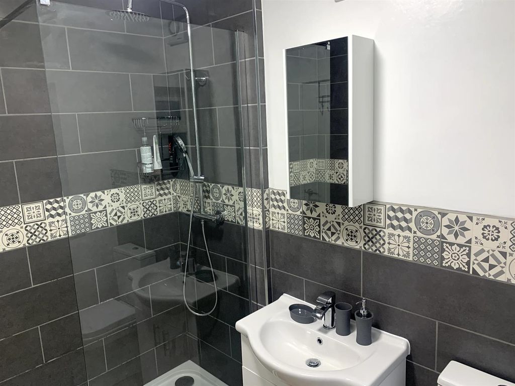 Property photo 2 of 6 Bathroom 1.Jpg