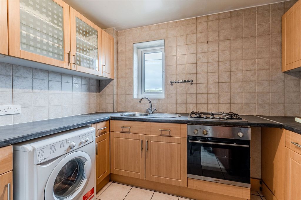 Property photo 3 of 10 Kitchen