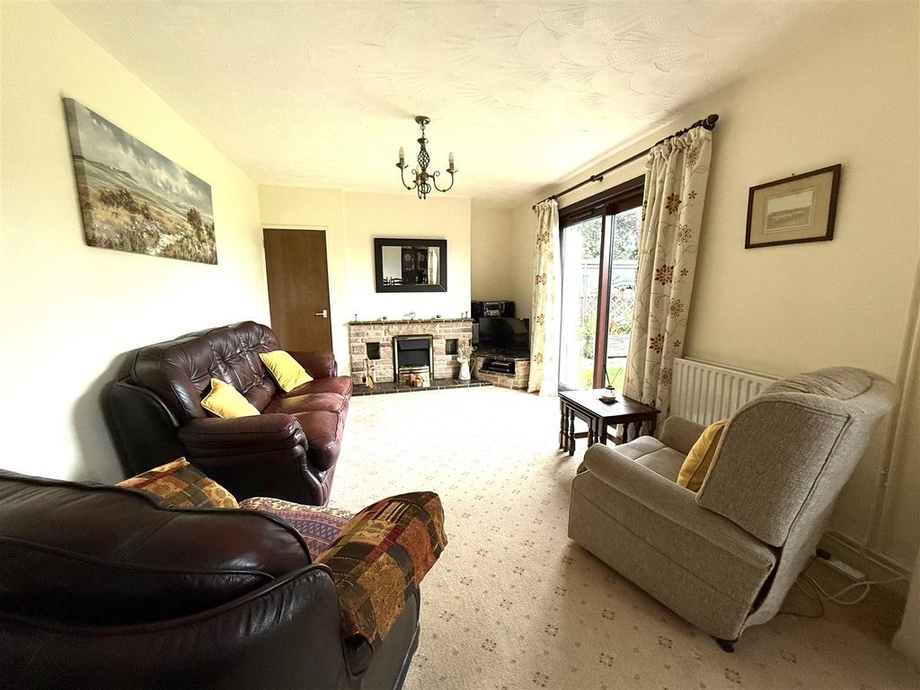 Property photo 3 of 24 1 Pipe Lounge 45.Jpeg