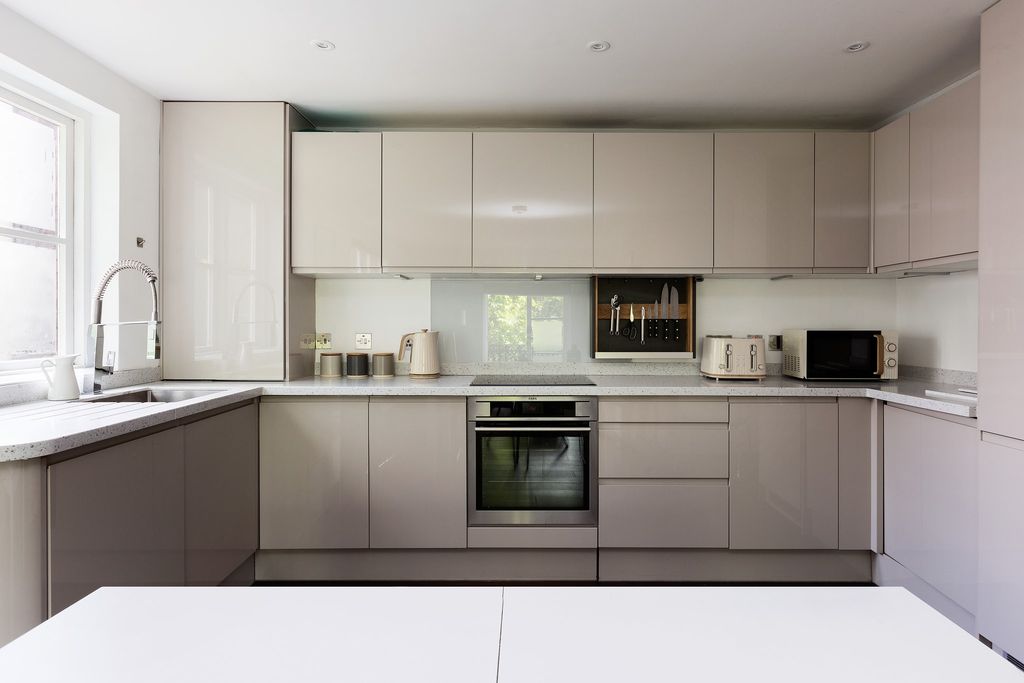 Property photo 2 of 21 Kitchen