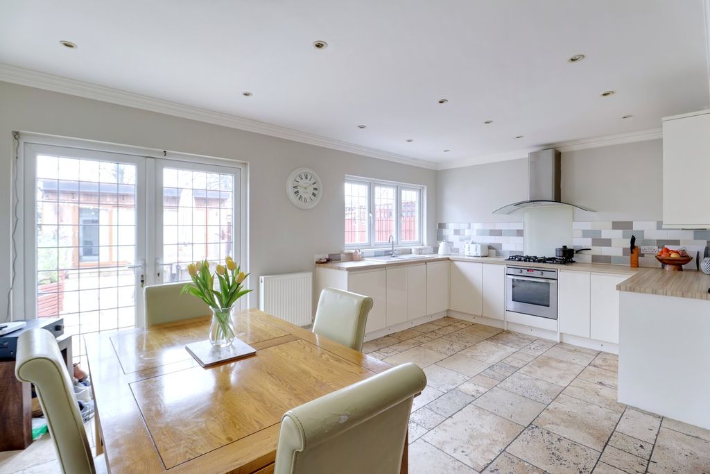 Property photo 2 of 25