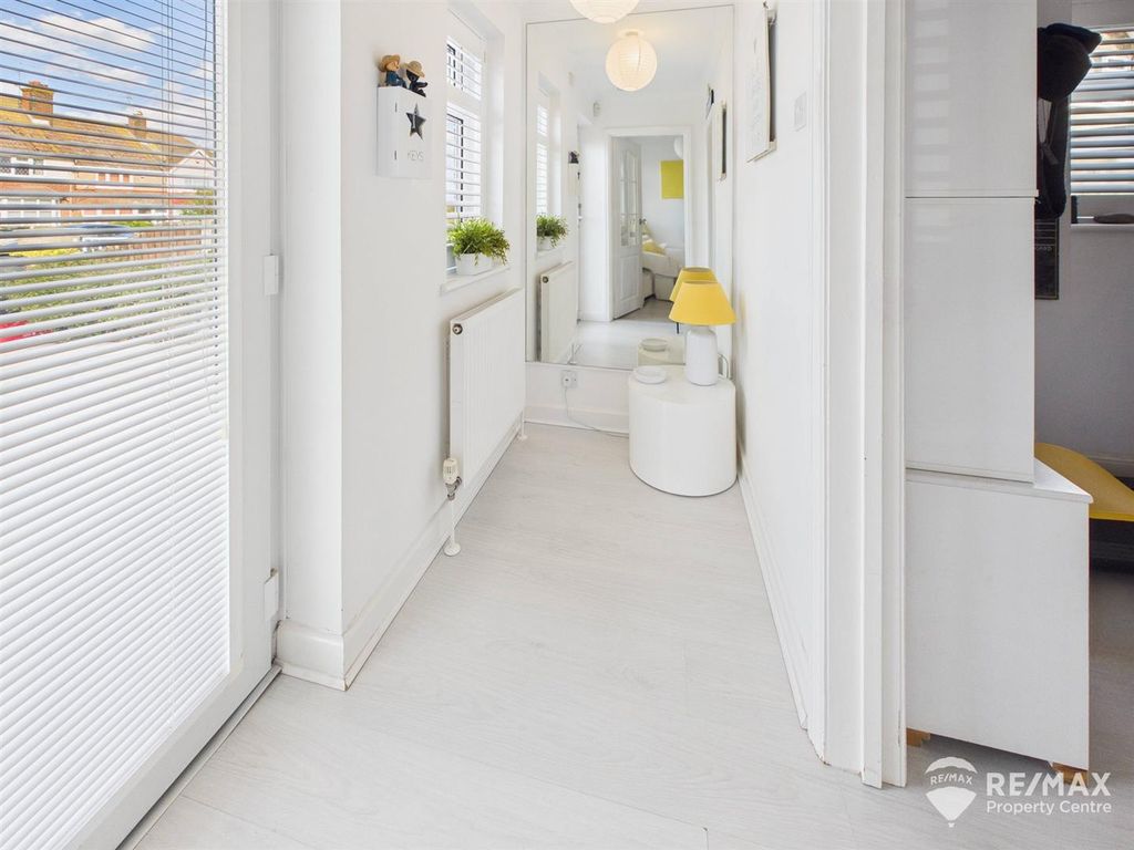 Property photo 3 of 28 Cam02842G0-Pr0347-Still014.Jpg