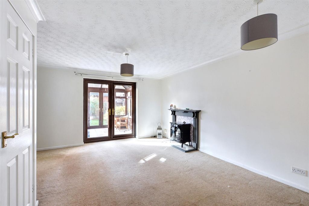 Property photo 2 of 19 Living/Dining Room