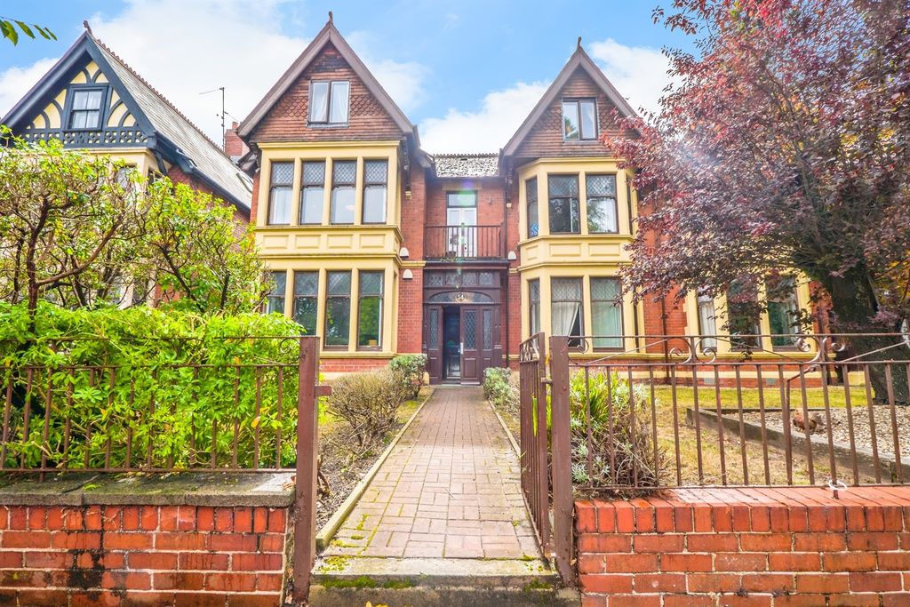 Property photo 1 of 17