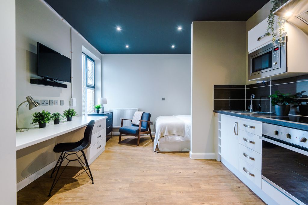 Property photo 1 of 12 Flat 7, Unw, 1